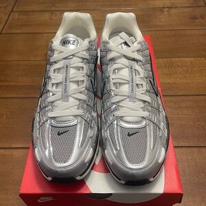 Nike Metallic Silver and White Running Shoes